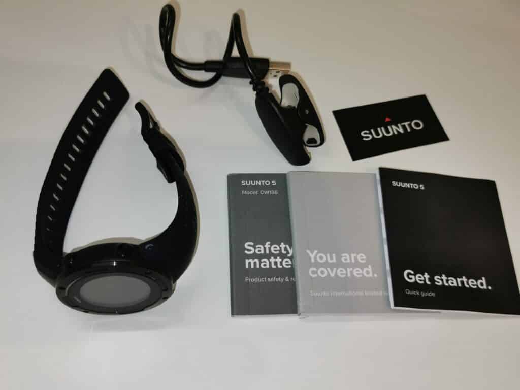 Suunto 5 auf Verpackungsinhalt